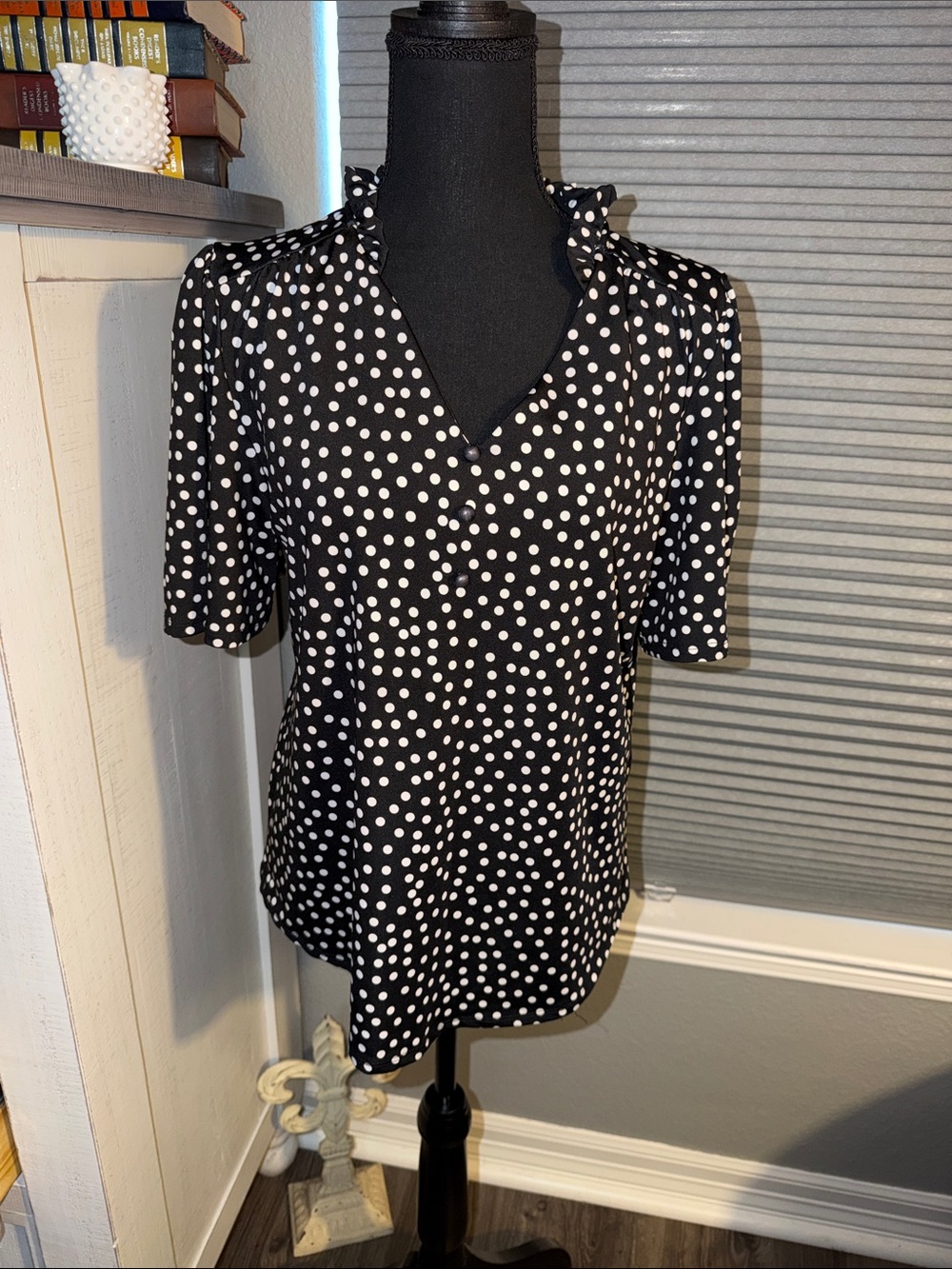 Black & White Polka Dot V-Neck Short Sleeve Blouse